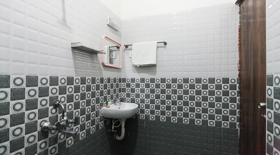 Jyothi Service Apartment 192, Chennai 3